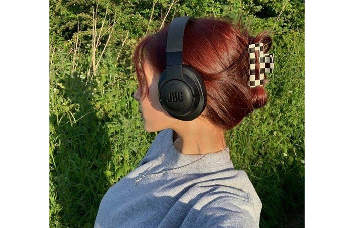 هدفون jbl روی گوش