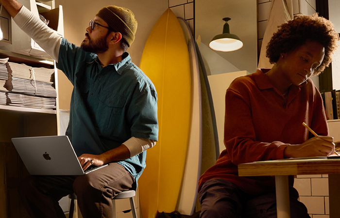 مک بوک ایر M4، می‌تواند اکثر خواسته‌های دانشجویان را عملیاتی کند.