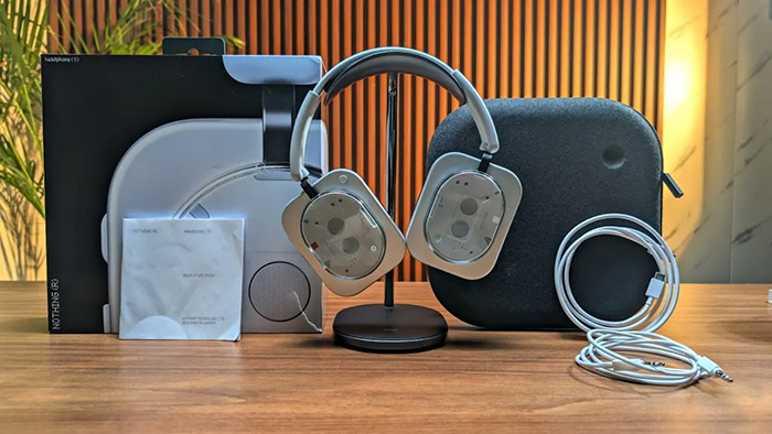 محتویات جعبه هدفون ناتینگ 1