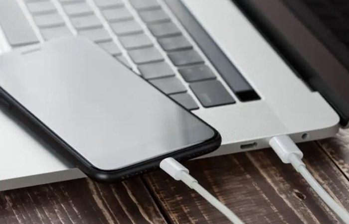 اگر گوشی را فلش کنیم چه چیزهایی پاک میشود؟ راهنمای جامع و آنچه باید بدانید