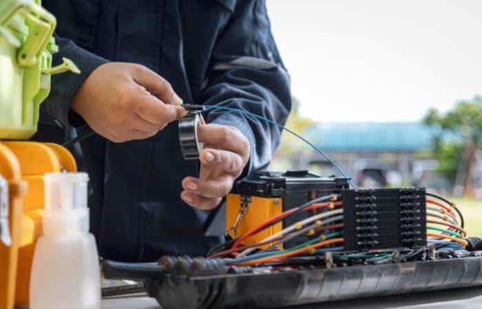 عیب‌یابی 10 مشکل رایج لینک‌های فیبر و راه‌حل‌ها