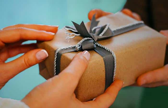 هبه چیست؟ آیا قابل برگشت است؟